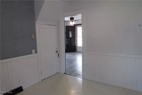 Entry Way - 1552 W 8th St, Ashtabula, OH 44004 photo 1 of 2