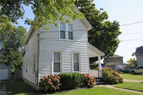 Exterior - 1552 W 8th St, Ashtabula, OH 44004 photo 1 of 2