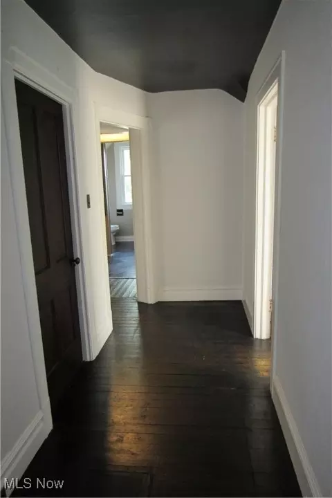 Entry Way - 1552 W 8th St, Ashtabula, OH 44004 photo 2 of 2