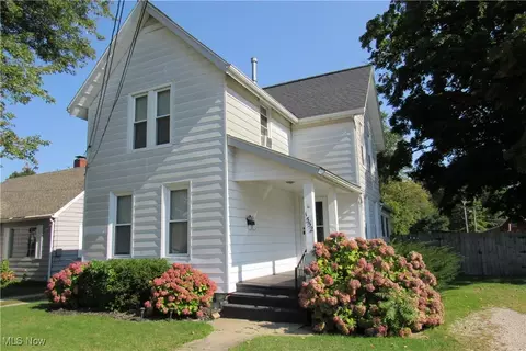 Exterior - 1552 W 8th St, Ashtabula, OH 44004 photo 2 of 2