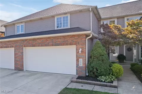 306 Buttermere Ln, Amherst, OH 44001
