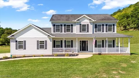 34 Railroad Dr, Elizabeth, WV 26143