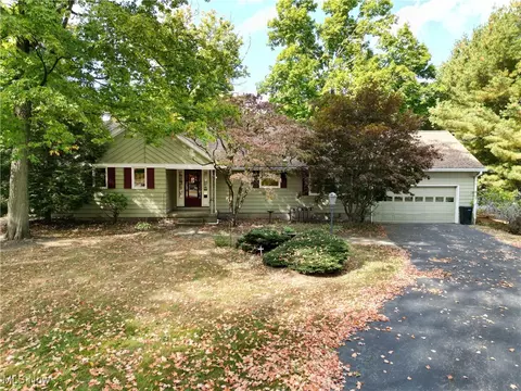 10050 New Buffalo Rd, Canfield, OH 44406