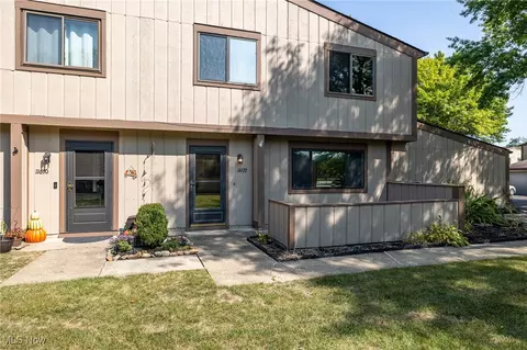 11672 Harbour Light Dr, North Royalton, OH 44133