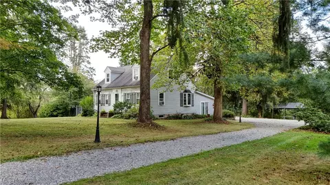 1139 Albright Mckay Rd, Hubbard, OH 44425