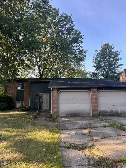 1427 Shaffer Dr, Lorain, OH 44053