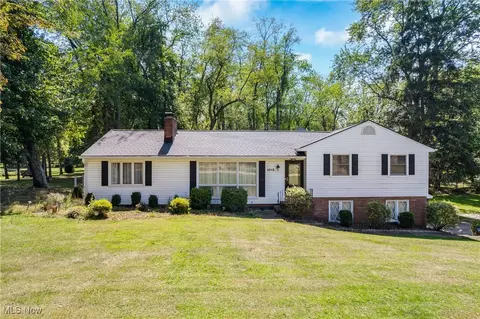 1015 Vincent Rd NW, North Canton, OH 44720