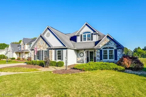 3005 Crown Pointe Dr, Stow, OH 44224