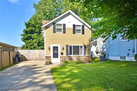 464 Stanley Rd, Akron, OH 44312