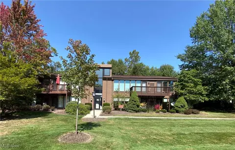 985 Canyon View Rd #102-B, Sagamore Hills, OH 44067