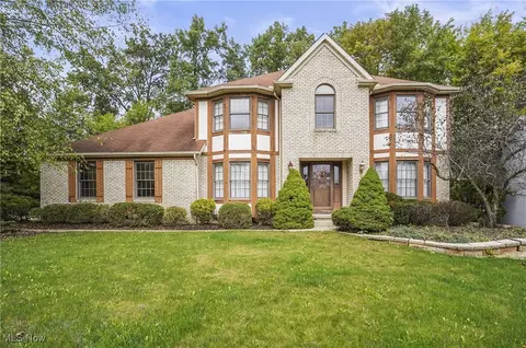 4646 Kimrose Ln, North Royalton, OH 44133