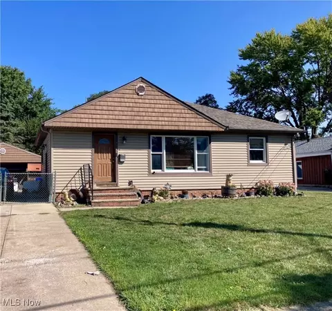 6326 Leslie Dr, Brook Park, OH 44142