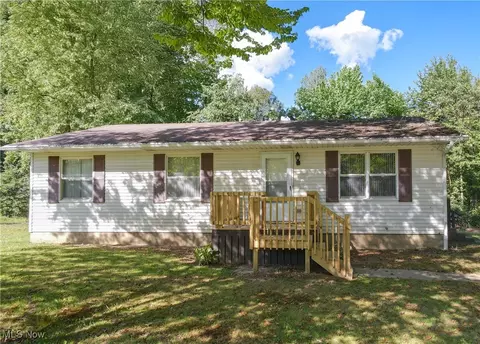 6833 Henderson Rd, Ravenna, OH 44266