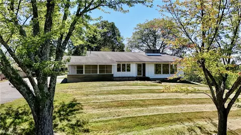 975 E Jackson St, Millersburg, OH 44654