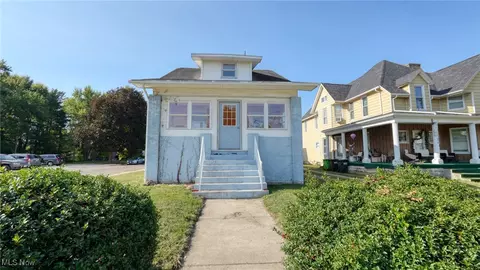 232 Trenton Ave, Uhrichsville, OH 44683