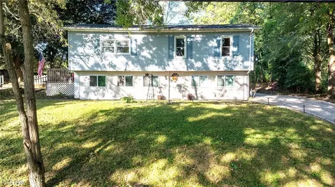 886 Shadybrook Dr, Akron, OH 44312