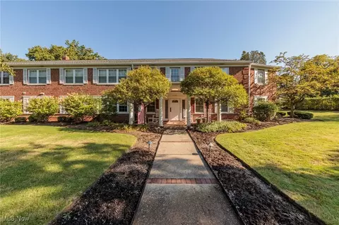 20301 Shelburne Rd #5, Shaker Heights, OH 44118