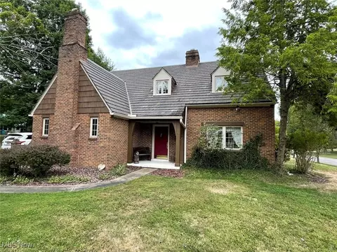 2702 Martin Rd, Zanesville, OH 43701