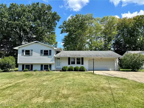 581 Cedar Dr, Cortland, OH 44410