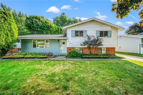 1187 Golden Gate Blvd, Mayfield Heights, OH 44124