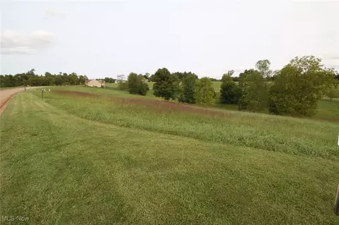 5070 Wilshire Dr, Zanesville, OH 43701