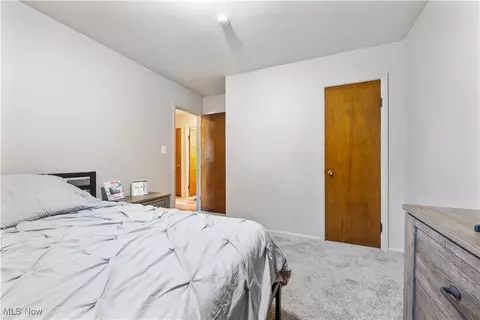 Bedroom - 406 Walnut Dr, Berea, OH 44017 photo 4 of 5