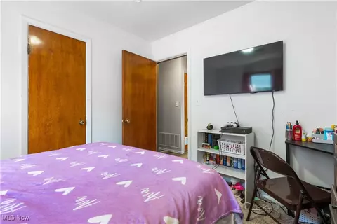 Bedroom - 406 Walnut Dr, Berea, OH 44017 photo 3 of 5