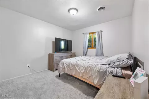 Bedroom - 406 Walnut Dr, Berea, OH 44017 photo 5 of 5