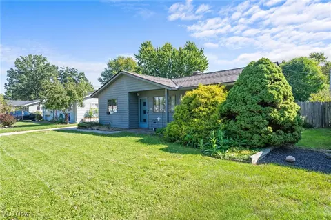 Exterior - 406 Walnut Dr, Berea, OH 44017 photo 2 of 4