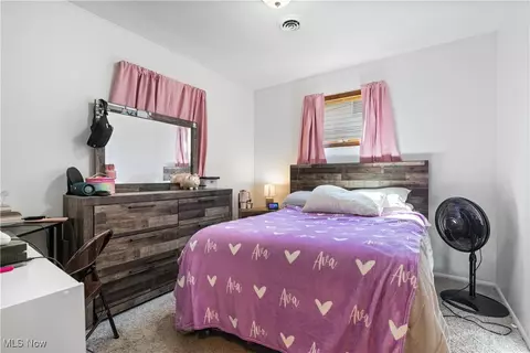 Bedroom - 406 Walnut Dr, Berea, OH 44017 photo 2 of 5