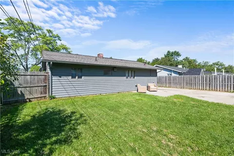 Exterior - 406 Walnut Dr, Berea, OH 44017 photo 4 of 4