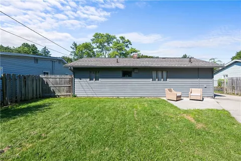 Exterior - 406 Walnut Dr, Berea, OH 44017 photo 3 of 4