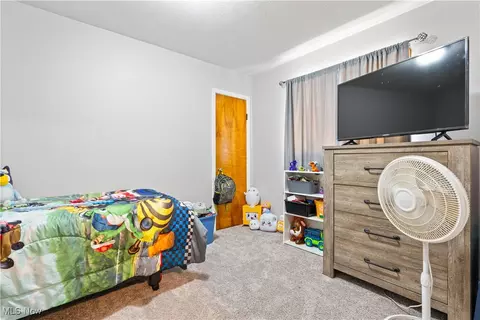 Bedroom - 406 Walnut Dr, Berea, OH 44017 photo 1 of 5