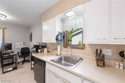 Kitchen - 406 Walnut Dr, Berea, OH 44017 photo 1 of 3