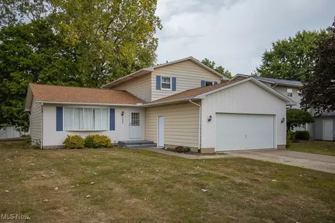 222 Huntington Cir, Elyria, OH 44035