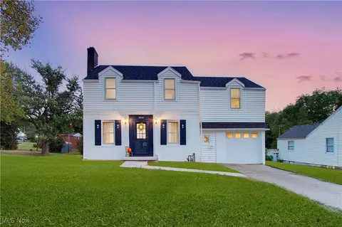2922 Lincoln St E, Canton, OH 44707