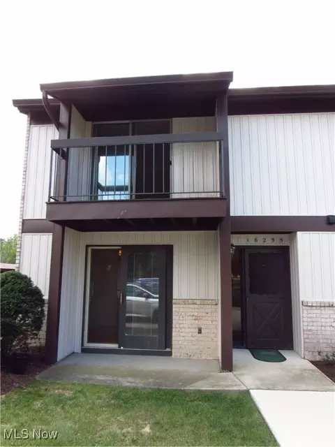 16255 Heather Ln, Middleburg Heights, OH 44130