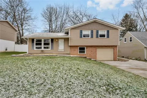 567 Eric Dr, Tallmadge, OH 44278