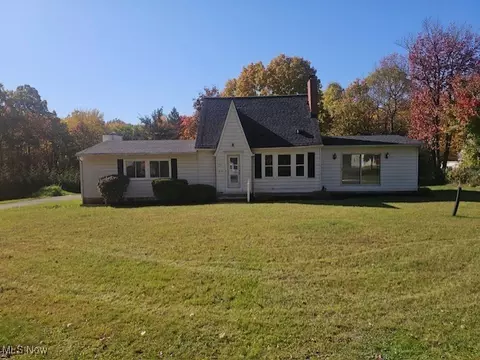 838 Nesbitt Rd, Sagamore Hills, OH 44067