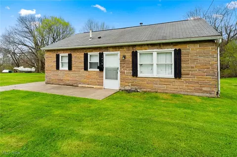 1434 Forest View Dr, Youngstown, OH 44505