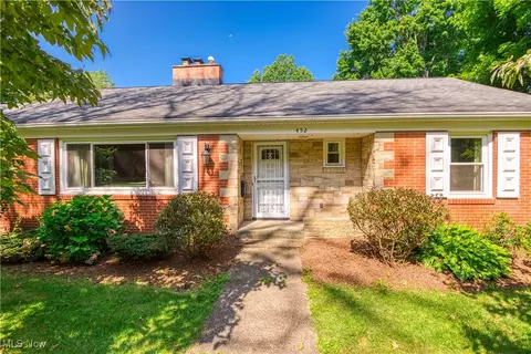 452 Lawrence St, Ravenna, OH 44266