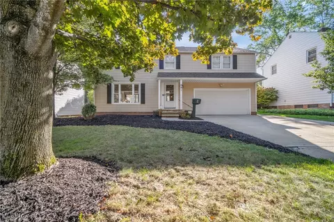 981 Professor Rd, Lyndhurst, OH 44124
