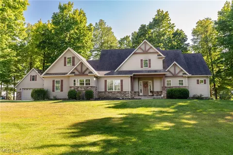 14380 Orrville St NW, North Lawrence, OH 44666