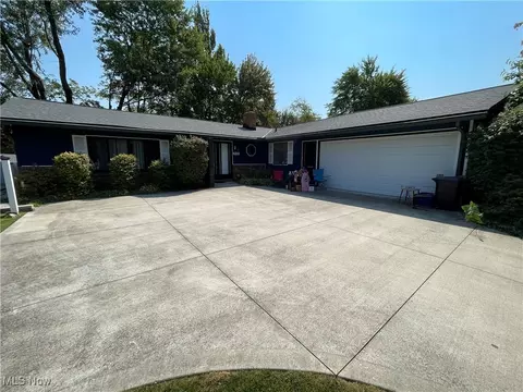 7669 Trenton Trl, Middleburg Heights, OH 44130