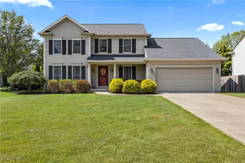 8447 Forest View Dr, Olmsted Falls, OH 44138