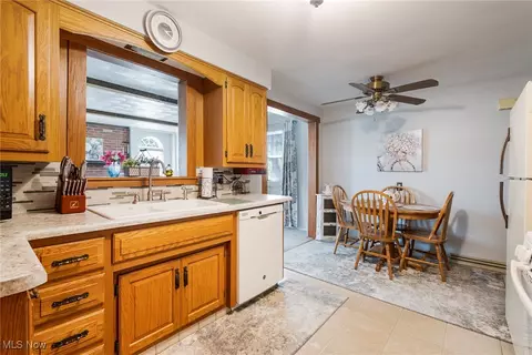 504 Brandon Ave, Struthers, OH 44471 photo 9
