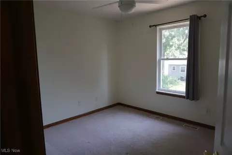 Bedroom - 1671 Mapledale Rd, Wickliffe, OH 44092 photo 2 of 4