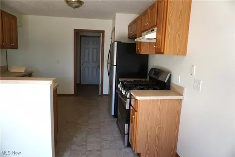 Entry Way - 1671 Mapledale Rd, Wickliffe, OH 44092 photo 2 of 2