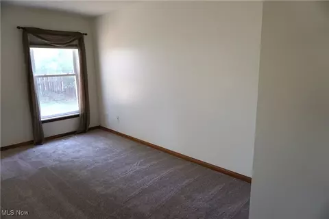 Bedroom - 1671 Mapledale Rd, Wickliffe, OH 44092 photo 3 of 4