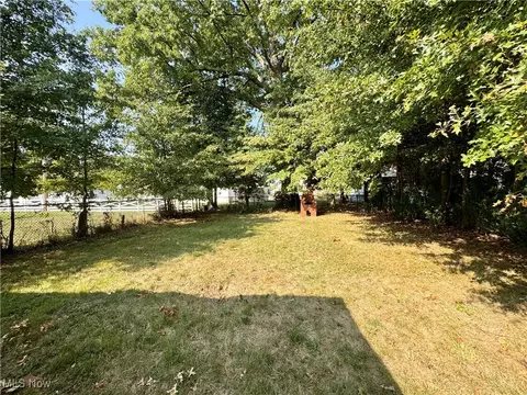 Exterior - 824 E 236th St, Euclid, OH 44123 photo 3 of 3
